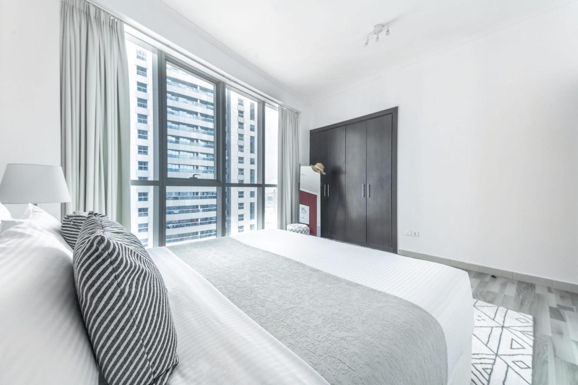 Frank Porter - Torch Tower Dubai Luaran gambar